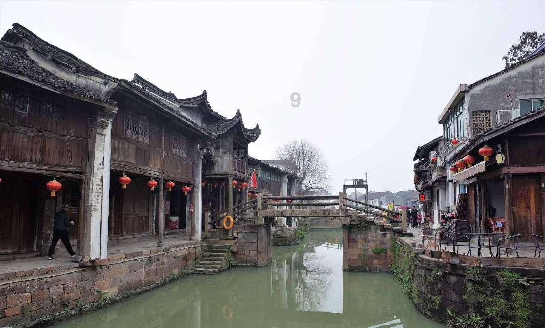 迷路的可爱女宝宝